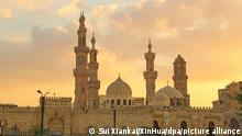 Die Sonne geht hinter der Al-Azhar-Moschee unter. Das im 10. Jahrhundert gegründete historische Kairo ist eine der ältesten islamischen Städte der Welt und verfügt über viele berühmte Moscheen, alte Märkte und Straßen sowie Denkmäler. Die Stadt wurde 1979 in die Liste des UNESCO-Welterbes aufgenommen und ist seitdem eine Touristenattraktion. +++ dpa-Bildfunk +++