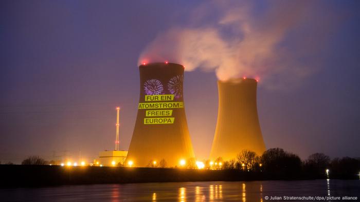 Deutschland Atomkraftwerk Grohnde - Aktion von Greenpeace zur Stilllegung