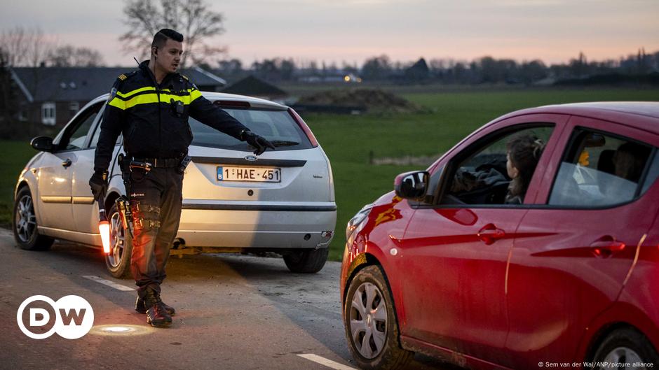 Nederlandse politie breekt illegale rave |  Nieuws |  DW