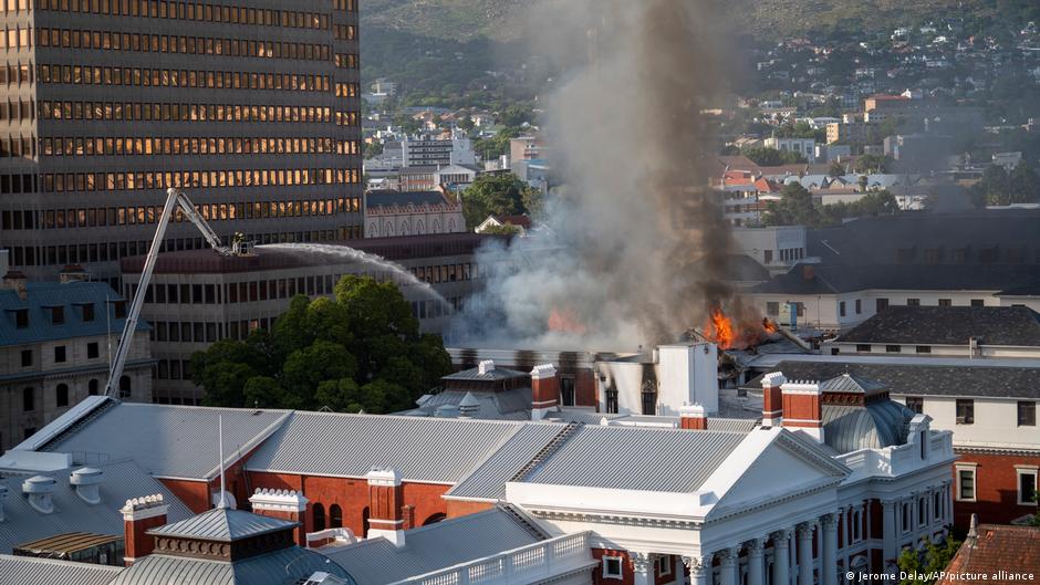 Fire burns in South African Parliament | News | DW - Vimarsana News
