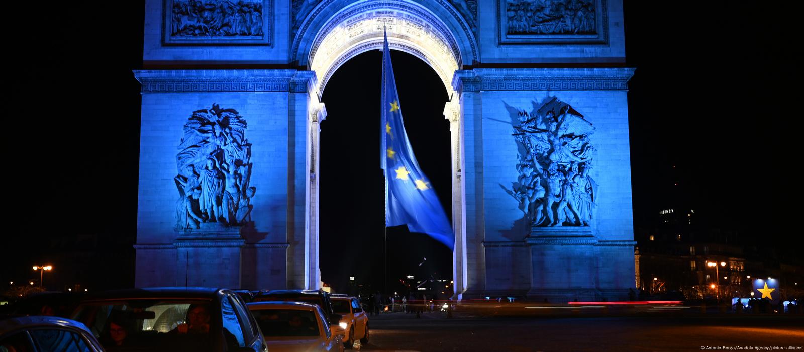 France removes EU flag from Arc de Triomphe DW 01 02 2022