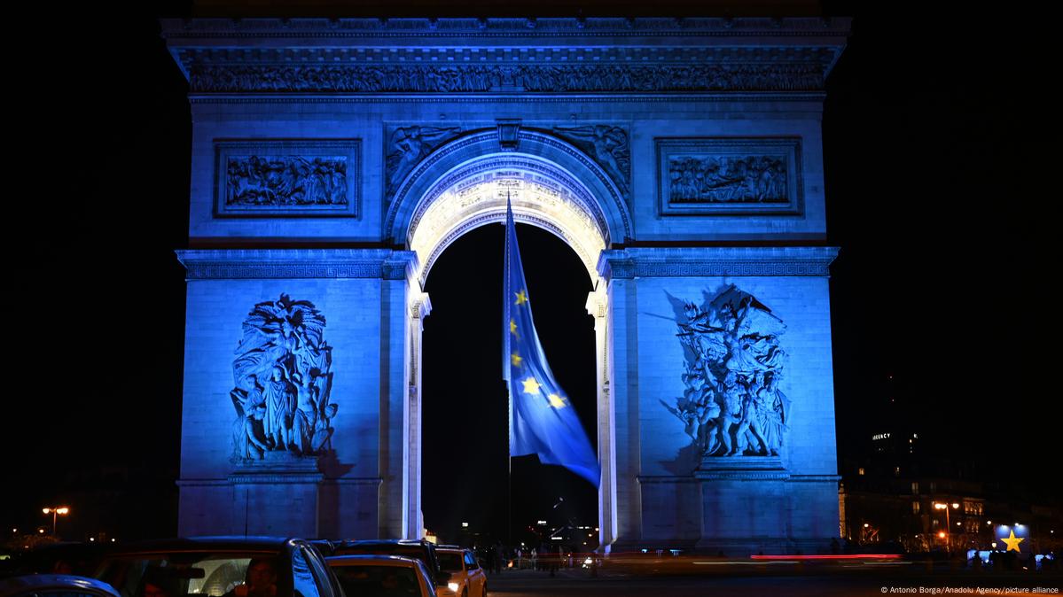 флаг в париже