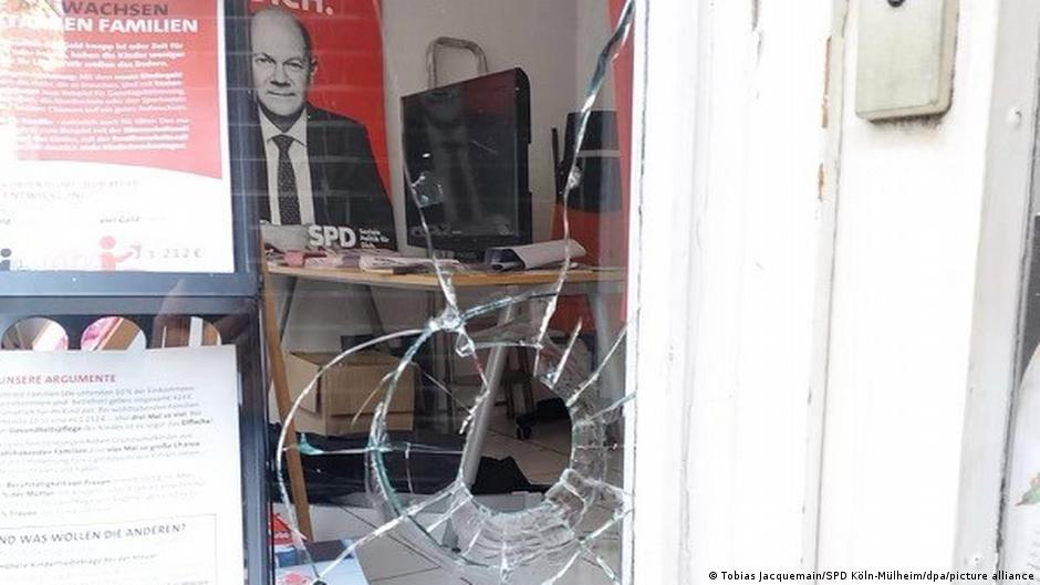 German health minister′s office vandalized | News | DW - Vimarsana News