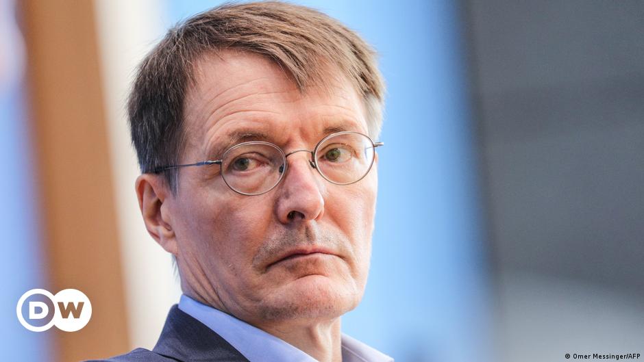 Featured image of post Germany needs jabs, not omicron's 'dirty vaccination' — health minister. Health Minister Karl Lauterbach has said it's "naive" to think the omicron variant will be the end of the pandemic. He warned that new COVID-19 mutations were still possible.