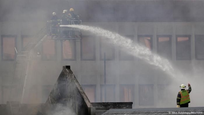 Südafrika Kapstadt | Brand im Parlament
