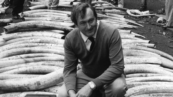 Richard Leakey poses next to elephant tusks that had been seized by Kenyan authorities in July 1989