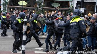 Niederlande Protest gegen COVID-19-Beschränkungen in Amsterdam