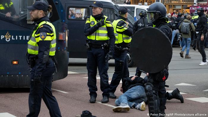Niederlande Protest gegen COVID-19-Beschränkungen in Amsterdam