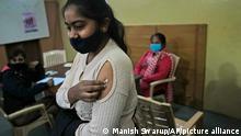 Індія розпочала вакцинацію підлітків від COVID-19 на тлі сплеску інфікувань