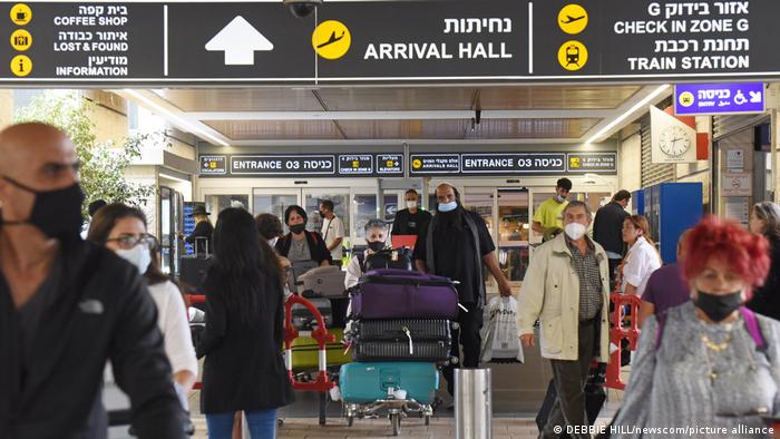Туристи в аеропорті Бен Гуріон, Ізраїль