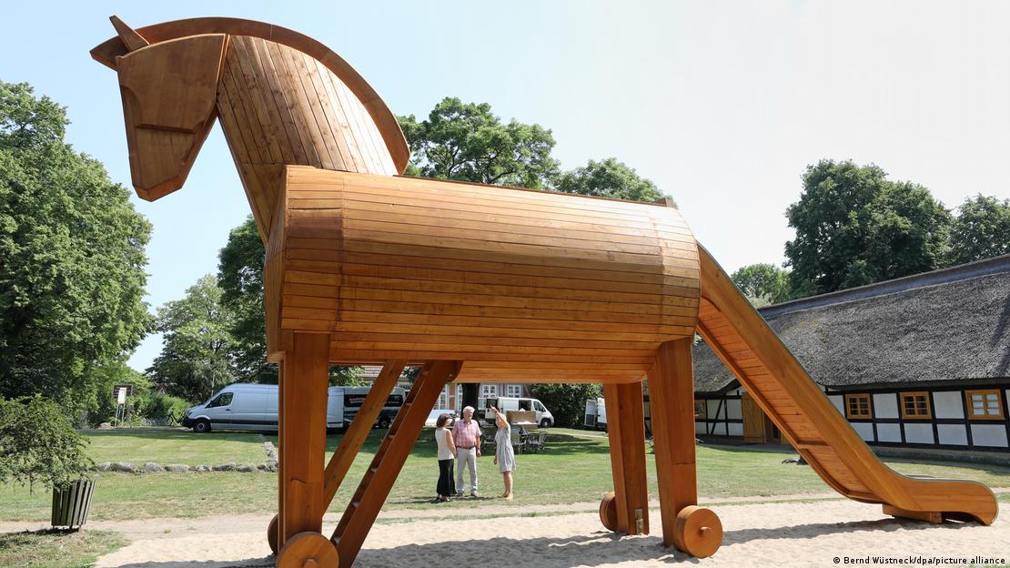 Cavalo de Troia em madeira