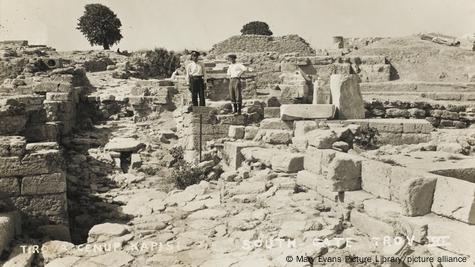 Réplica De Cavalo De Troia No Sítio Arqueológico De Troy Hisarlik