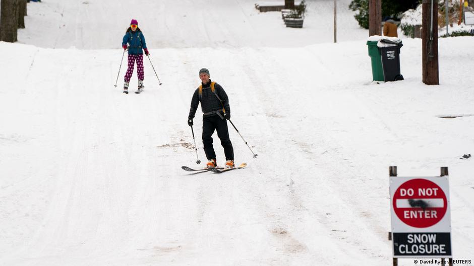 Diez esquiadores desaparecidos tras avalancha en California