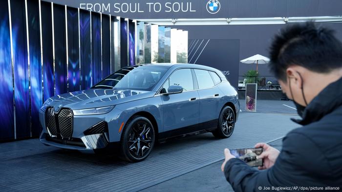 BMW acaba de presentar su primer coche que cambia de color | ACTUALIDAD |  DW 