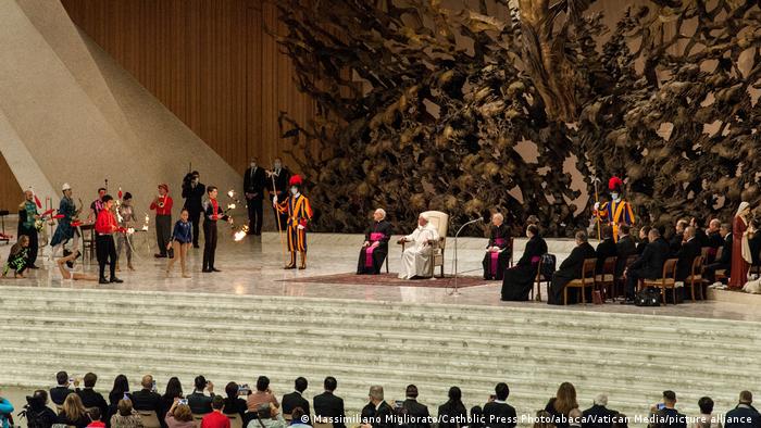 El papa Francisco dirige su audiencia general semanal en el Aula Pablo VI, en el Vaticano, el 05 de enero de 2022.