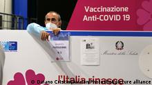 Italy, Tuscany region, Arezzo, August 29, 2021 : Covid-19 emergency. Hub Tent Theatre, anti Covid vaccination campaign for foreign citizens., Credit:Daiano Cristini / Avalon