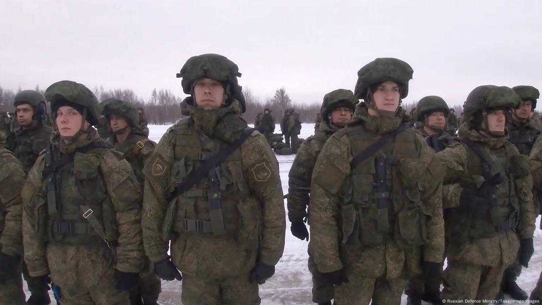 Soldados russo antes de partirem para o Cazaquistão 