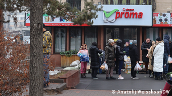 Магазин у дома в Алма-Ате, 7 января 2022 года
