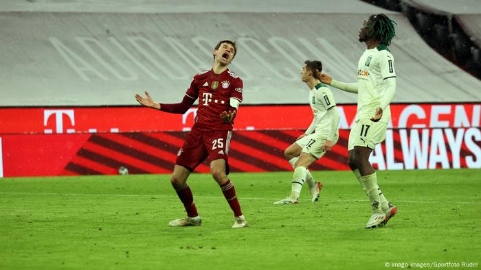 Bayern Munich's Thomas Müller frustrated against Borussia Mönchengladbach