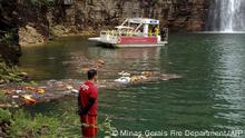 This handout picture released by Minas Gerais Fire Department shows firefighters during a rescue operation after a wall of rock broke from a cliff falling onto several tourist boats, leaving at least five people dead and another 20 still missing, at the canyons of Furnas Lake, city of Capitolio, Minas Gerais state, Brazil, on January 8, 2022. (Photo by Handout / Minas Gerais Fire Department / AFP) / RESTRICTED TO EDITORIAL USE - MANDATORY CREDIT AFP PHOTO / MINAS GERAIS FIRE DEPARTMENT - NO MARKETING - NO ADVERTISING CAMPAIGNS - DISTRIBUTED AS A SERVICE TO CLIENTS
