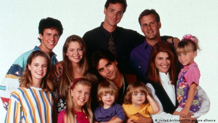 Con una larga trayectoria dedicada al humor, Saget fue muy popular por su papel del padre viudo Danny Tanner en la gran familia televisiva de Full House.