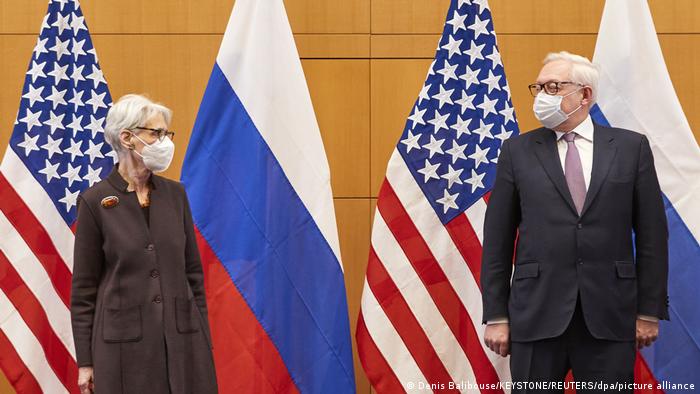 سرگئی ریابکوف، معاون وزیر امور خارجه روسیه با وندی شرمن همتای آمریکایی خود