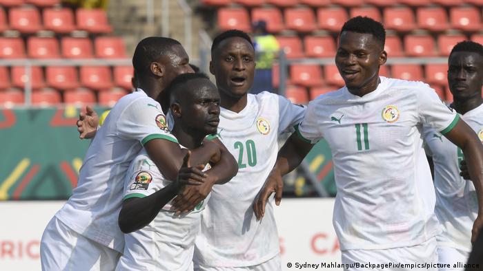 CAN 2021 : le Sénégal gagne de justesse face au Zimbabwe | DW Sport | DW |  10.01.2022