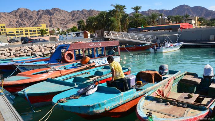 Pescadores de la ciudad jordana de Áqaba.