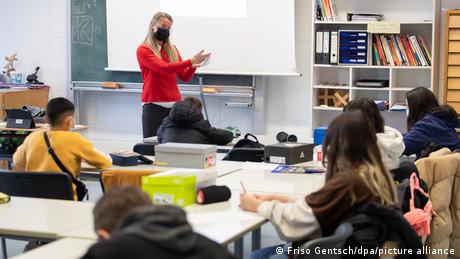 Deutschland | Coronavirus - Schulbeginn mit Tests in Niedersachsen