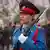 Eine Polizistin in blauer Uniform bei der Parade zum 30-jährigen Bestehen der Republika Srpska