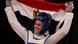 Taekwondo-Kämpferin Hedaya Wahba jubelt mit der ägyptischen Fahne in den Händen nach ihrem Gewinn der Bronzemedaille in Tokio Taekwondo-Kämpferin Hedaya Wahba jubelt mit der ägyptischen Fahne in den Händen nach ihrem Gewinn der Bronzemedaille in Tokio