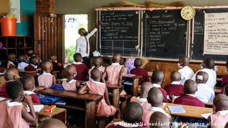 Uganda: Înapoi la școală după 83 de săptămâni 