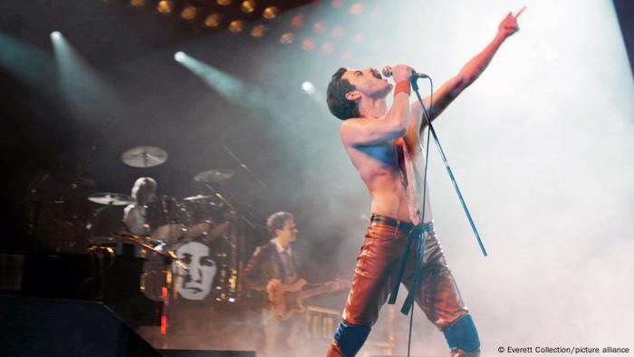 Rami Malek en el papel de Freddie Mercury.