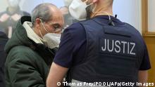 محكمة كوبلنتس الألمانية تحكم بالمؤبد بحق الضابط السوري السابق أنور ر. بعد إدانته بجرائم ضد الإنسانية.