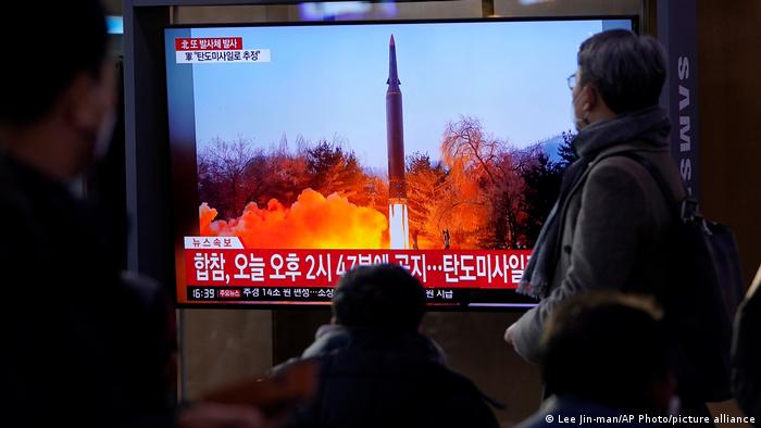 Start einer Rakete im südkoreanischen Fernsehen 