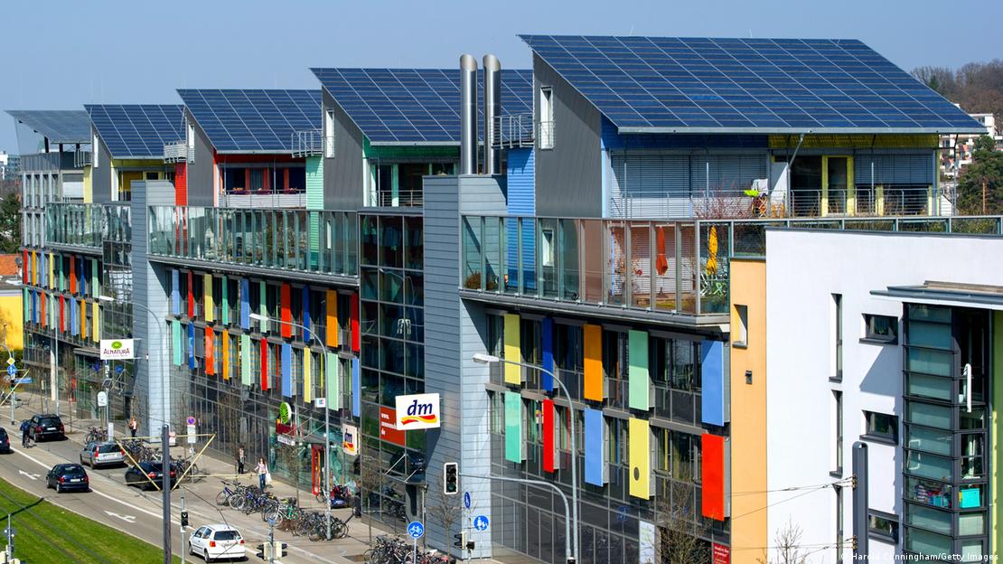 Almanya'nın Freiburg kentinde güneş enerjisinden yaygın bir şekilde yararlanılıyor