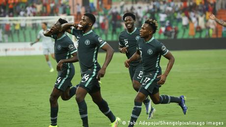 Nigeria celebrate against Egypt