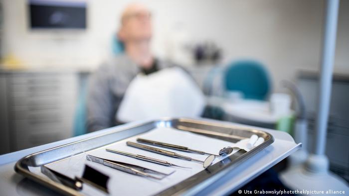Великобритания страда от огромен недостиг на зъболекари. Голяма част от