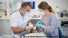 Thema: Zahnarzt und Zahnmedizinische Fachangestellte. || Modellfreigabe vorhanden