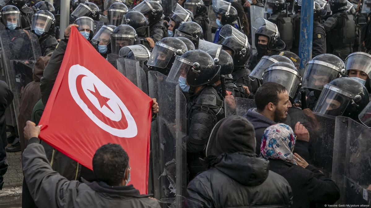 Tunisia Protesters Mark 2011 Uprising Despite Ban DW 01 14 2022   60431840 605 