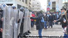 Tränengas gegen Demonstranten in Tunis 