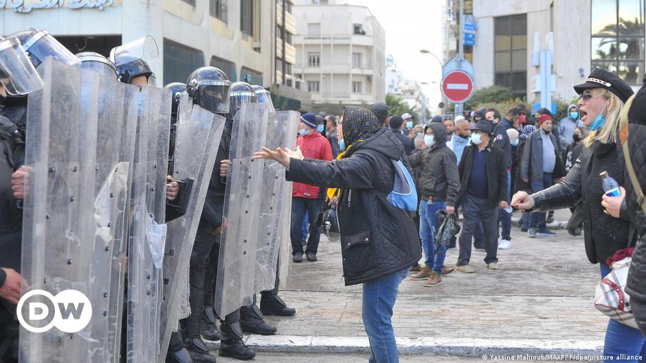 Tränengas gegen Demonstranten in Tunis