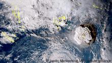 Imagen satélite de la erupción volcánica subterránea del 15 de enero en el Océano Pacífico cerca de Tonga