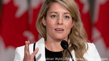 26.10.2021
October 26, 2021, Ottawa, ON, Canada: Foreign Affairs Minister Melanie Joly speaks during a news conference, Tuesday, October 26, 2021 in Ottawa. Ottawa Canada PUBLICATIONxINxGERxSUIxAUTxONLY - ZUMAc35_ 20211026_zaf_c35_307 Copyright: xAdrianxWyldx