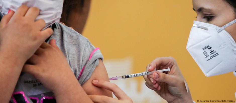 Público-alvo da campanha de inicial de vacinação contra a dengue é de crianças com idade entre 10 e 14 anos