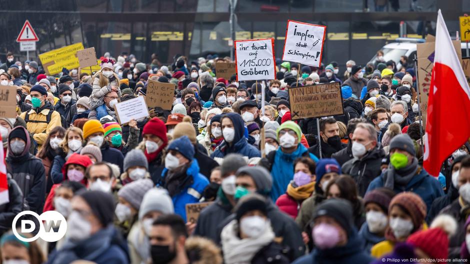 Deutschland: Tausende protestieren gegen Coronavirus-Pandemiepolitik |  Neuigkeiten |  DW