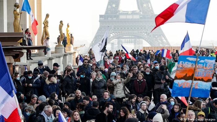 U Francuskoj se redovno masovno protestuje protiv pandemijskih mera