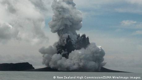 Гъст пласт вулканична пепел е покрил малкото тихоокеанско кралство Тонга