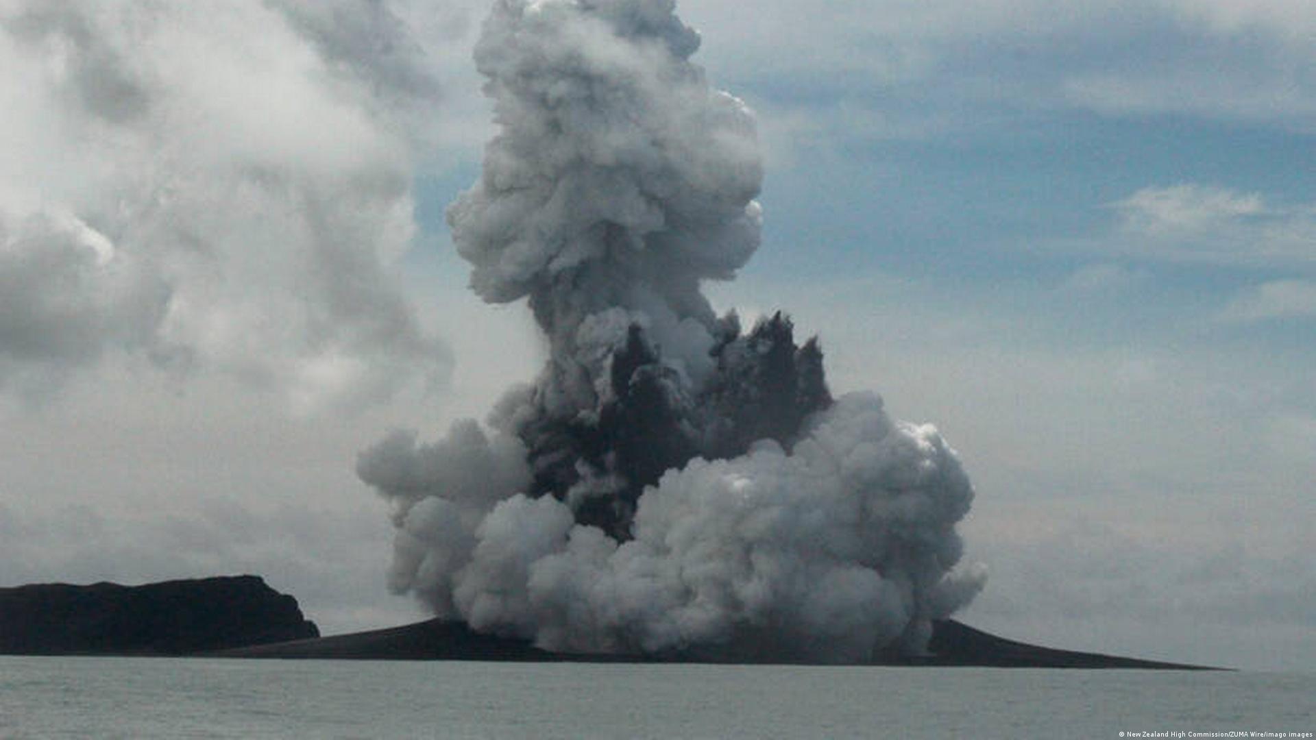 underwater volcanoes erupting lava