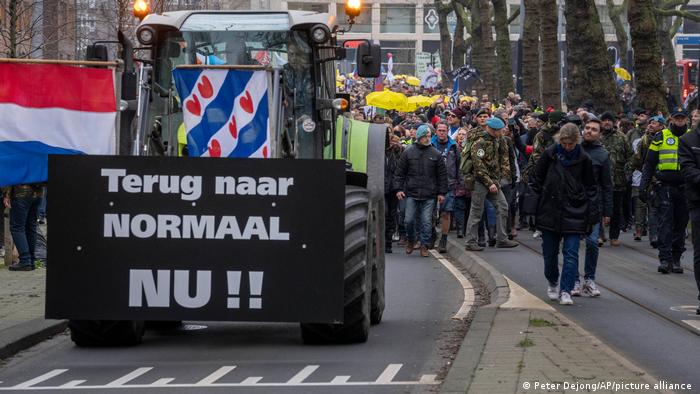 Na prosvjedima u Amsterdamu (16.1.) sudjelovali su i seljaci s traktorima